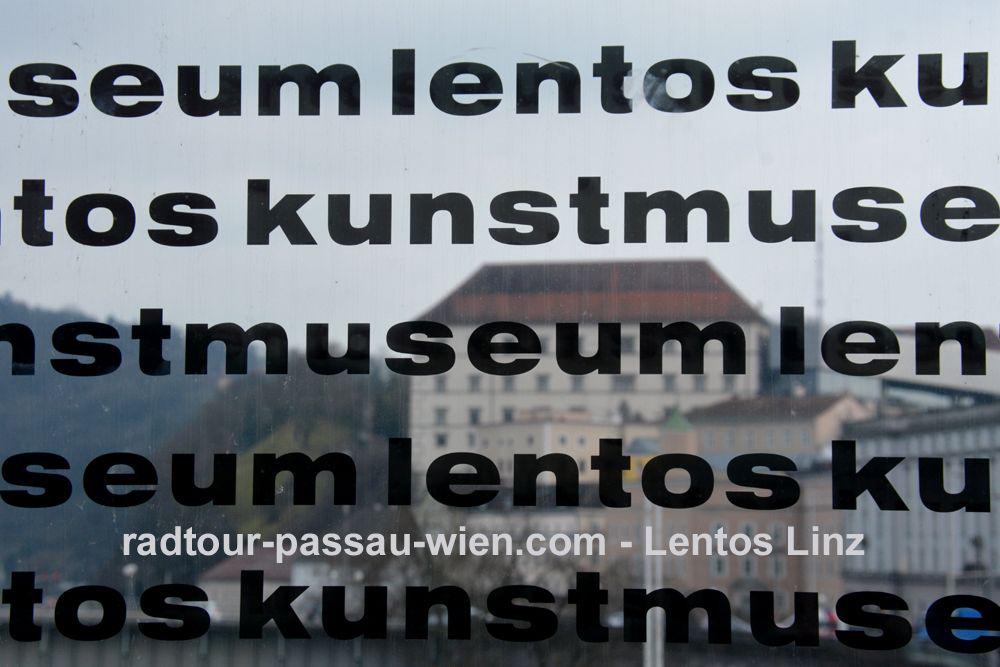 Ruta en bicicleta de Passau a Viena - El museo de arte contemporáneo Lentos en Linz